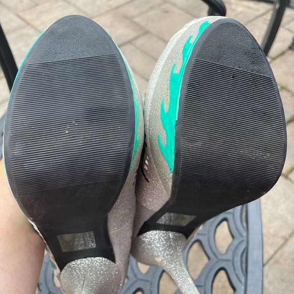 Customer Made Football Team High-heeled Pumps, Size 7 1/2 - Picture 9 of 12